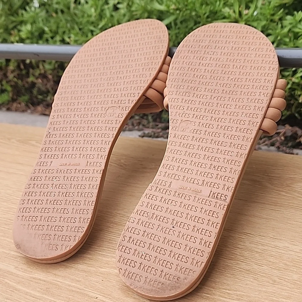 Tkees beige/tan slide Size 7 - Picture 7 of 10